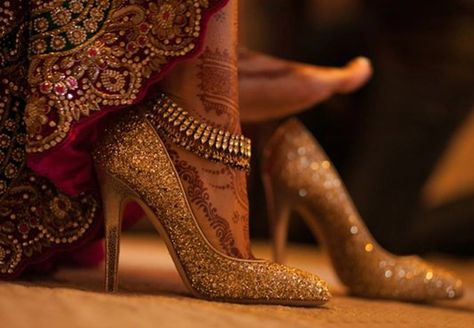 Kasut Pengantin Perempuan, Kasut Kahwin, Bridal Sandals Heels, Indian Wedding Shoes, Designer Wedding Shoes, Indian Bridal Lehenga, Wedding Shoes Bride, Bridal Sandals, Indian Wedding Ceremony