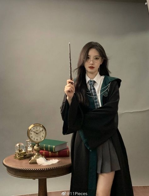 Baju Halloween, Slytherin Uniform Female, Harry Potter Dress Up, Slytherin Cosplay, Slytherin Uniform, Harry Potter Uniform, Slytherin Costume, Dramatic Clothes, Slytherin Clothes