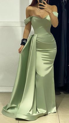 Prom Dress With Train, Classy Prom Dresses, Satin Evening Dresses, Prom Dresses Sleeveless, Prom Dress Inspiration, Pretty Prom Dresses, فستان سهرة, Dress Dusty, Satin Prom Dress