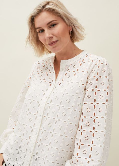 A contemporary and feminine style that is a must-have for your summer wardrobe. Designed with intricate cutwork detailing throughout, our Evianna blouse will see you from work to weekend in an instant. Western Blouse Designs, Cutwork Top, Western Blouse, Blouse Casual Fashion, Women Blouses Fashion, Fashion Top Outfits, Linen Fashion, Trendy Fashion Tops, Boutique Dress Designs