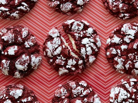 Red Velvet Crinkles, Red Velvet Cookie Recipe, Red Velvet Crinkle Cookies, Velvet Cookies, Strawberry Cake Mix, Red Velvet Cheesecake, Red Velvet Cookies, Best Christmas Cookies, Crinkle Cookies