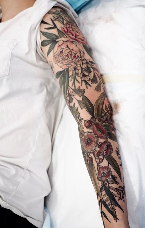 220+ Flower Tattoos Meanings and Symbolism (2020) Different Type of Designs & Ideas Stil Rock, Botanisches Tattoo, Mangas Tattoo, Diy Tattoo Permanent, Forearm Flower Tattoo, Flower Tattoo Meanings, Marvel Tattoos, Forearm Sleeve Tattoos, Cat Tattoos