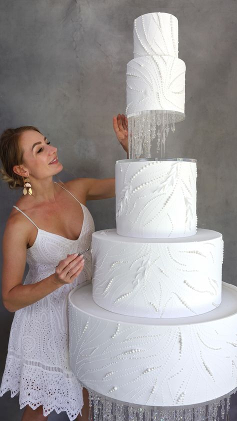 Ekaterina Salinger (@ekats) • Instagram photos and videos Giant Wedding Cake, Sparkly Wedding Cakes, Glamour Cake, Logo Doce, Glamorous Wedding Cakes, Fruit Wedding Cake, Fancy Wedding Cakes, Extravagant Wedding Cakes, Wedding Cakes Ideas