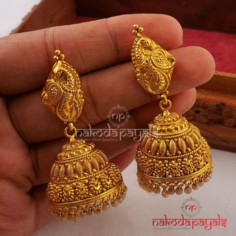 Nakoda Payals, Jewelry Necklace Simple, Jhumka Designs, Gold Jhumka Earrings, Bridal Jewels, Modern Gold Jewelry, Gold Earrings Wedding, Gold Jewelry Simple Necklace, Gold Mangalsutra Designs