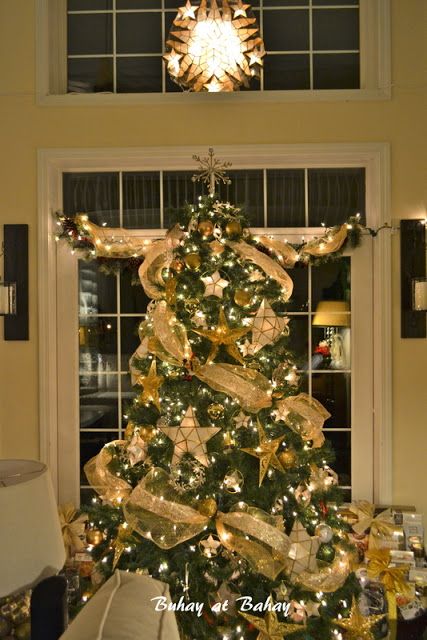 Filipino Style Christmas Tree Paskong Pinoy, Filipino Christmas, Golden Christmas Tree, Christmas Luncheon, Christmas Tree Decorating Ideas, Tree Decorating Ideas, Filipino Style, Christmas Tree Decorating, Golden Christmas