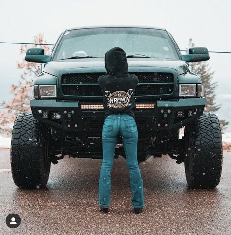 Cool Truck Pictures, Women And Trucks, Truck Asethic, Big Truck Aesthetic, Truck Model Photoshoot, Pick Up Truck Aesthetic, Country Truck Aesthetic, Truck Pictures Ideas, Pickup Truck Aesthetic