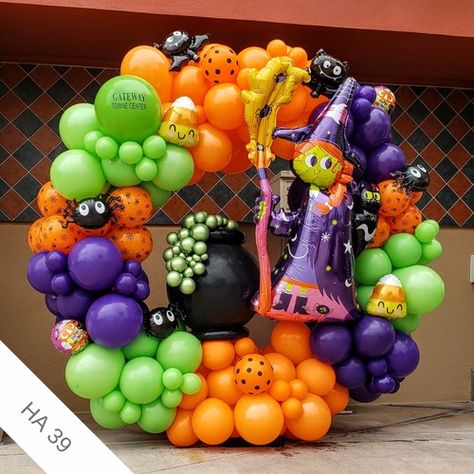 Halloween and Oktoberfest Balloon Decor — Lighter Than Air Balloons Halloween Balloons Decorations, Halloween Treats For Kids, Easy Halloween Decorations, Halloween Balloons, Halloween Decorations Indoor, Balloon Decor, Halloween 2024, Event Inspiration, Air Balloons