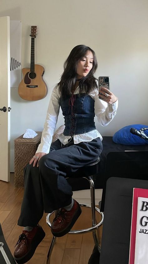 Downtown Concert Outfit, Outfit Ideas With Dress Pants, Styling Blue Trousers, Corset And Tie Outfit, Halter Top With Shirt Underneath, Korean Casual Fashion Women, Style Collared Shirt Women, Layer White Button Down Shirt, Painting Class Outfit