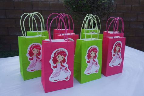 Strawberry Shortcake Goodie Bags, Strawberry Shortcake Birthday Party, First Birthday Party Favor, Strawberry Birthday Cake, Strawberry Shortcake Birthday, Short Cake, Strawberry Shortcake Party, Strawberry Birthday, Birthday Goodie Bags