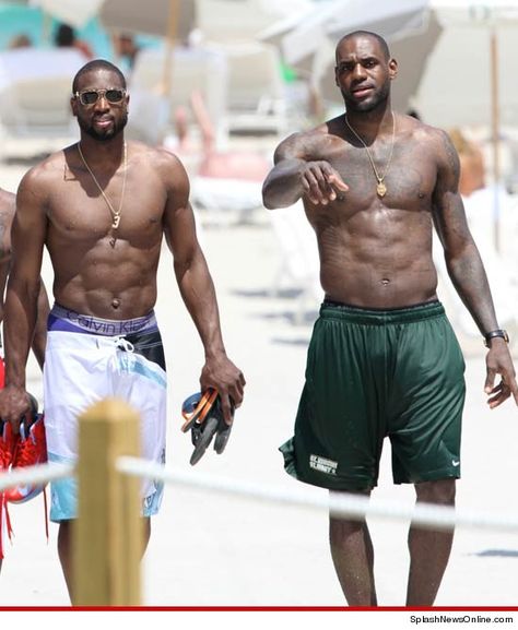 Lebron James Dwyane Wade, Beach Basketball, Air Max Classic, Nike Lebron Shoes, Dwayne Wade, Nba History, Cr7 Messi, Nike Spandex, Air Max Day