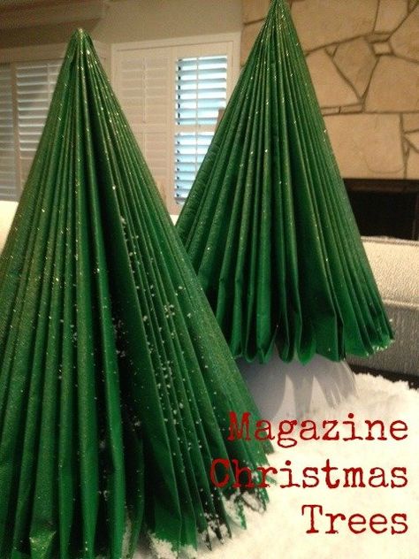 magazine christmas tree Magazine Tree, Rolled Paper Wreath, Magazine Christmas Tree, Recipes Printables, Trees Tutorial, Christmas Cones, Recycled Magazines, Tulip Wreath, Paper Wreath