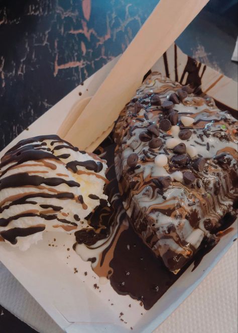 Waffle Snapchat Story, Waffles Pictures, Waffle Aesthetic, Waffles Photography, Waffle Snap, Waffles Aesthetic, Nutella Waffle, Food Snapchat Story, Waffle Restaurant