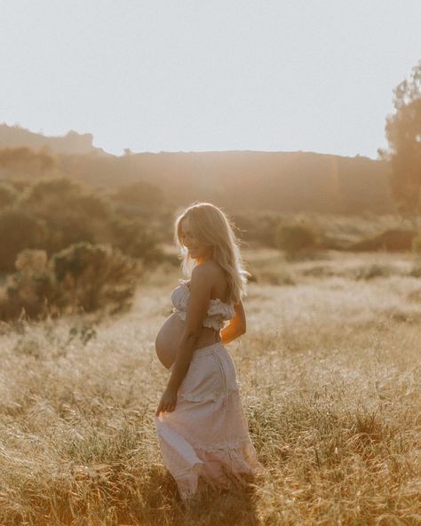 Maternity • Instagram Fall Maternity Photoshoot Ideas, Maternity Photo Outfits Summer, Clothes Line Maternity Pictures, Solo Maternity Poses, Hippie Maternity Pictures, Ethereal Maternity Shoot, Maternity Instagram, Hippie Pregnancy, Boho Maternity Shoot