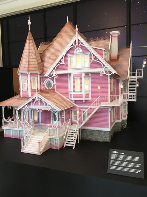 Laika Museum, Pink Palace Coraline Minecraft, Pink House Coraline, Coraline House Minecraft, Coraline Dollhouse, Coraline Museum, Coraline Minecraft, Coraline House Layout, Pink Palace Coraline