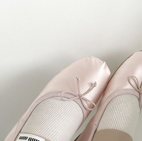 #coquette #coquettefashion #ballet #balletfashion #balletcore Miu Miu Flats, The Cardigans, Pink Aura, Marina And The Diamonds, Pink Girly Things, Pink Vibes, Ballet Girls, Ballet Slippers, Blogger Girl