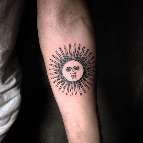 Bandera Argentina Tattoo, Argentina Sun Tattoo, Mexican Sun Tattoo, Argentina Tattoo Ideas, Argentina Tattoo, Sun Tattoo Ideas, Outdoor Tattoo, Tattoo Sonne, Sacred Heart Tattoos