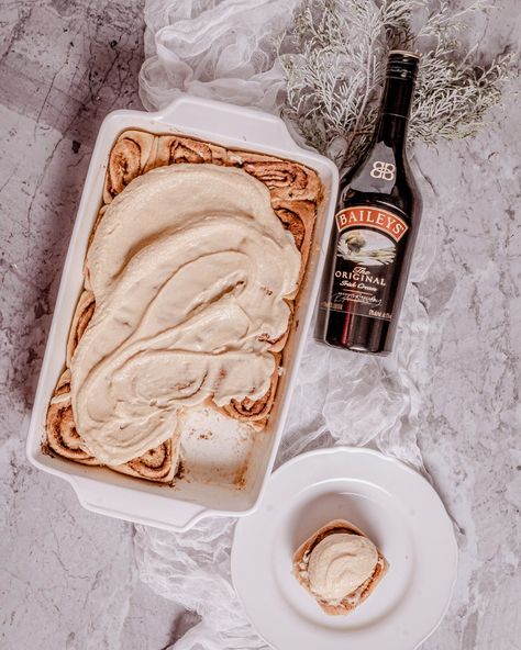 Baileys Cinnamon Rolls, Boozy Cinnamon Rolls, Baileys Frosting Recipe, Baileys Frosting, Holiday Contest, Cinnamon Milk, Baileys Irish Cream, Desserts Menu, Irish Cream