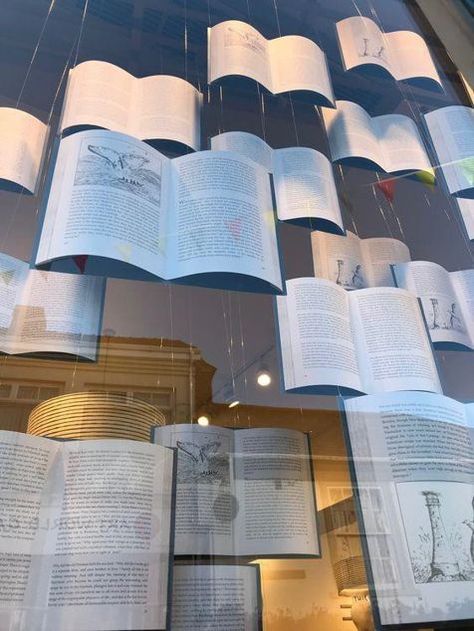 Literary Exhibition Ideas, Window Display Bookstore, Back To School Retail Window Displays, Bookstore Window Display Ideas, Book Shop Window Display, Paper Window Display, Book Exhibition Display, Book Store Window Display, Book Store Display