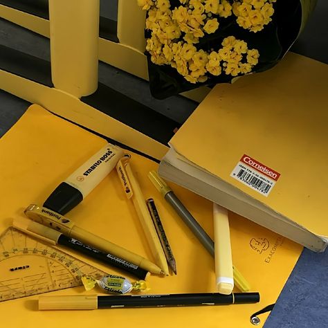 School Yellow Aesthetic, Yellow Studying Aesthetic, Yellow Math Aesthetic, Yellow School Aesthetic, Yellow Study Aesthetic, Yellow Things Aesthetic, Yellow Aesthetic Soft, Yellow Icons Aesthetic, Yellow Aesthetic Icon