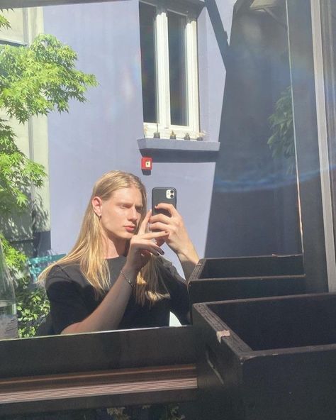 ·:* ✮ 𝑨𝑪𝑯𝑰𝑳𝑳𝑬𝑺 Blond Male Aesthetic, Blond Men Long Hair, Blonde Men Long Hair, Long Blond Hair Man, Man Long Blonde Hair, Blonde Long Hair Men, Guy With Long Blonde Hair, Blond Hair Guy, Men With Long Blonde Hair