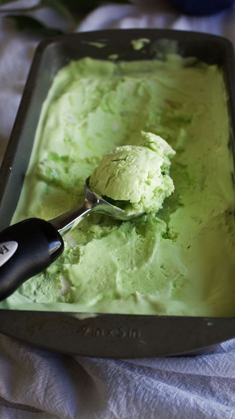 Pandan Ice Cream, Ice Cream No Machine, Aperitif Cocktails, Buko Pandan, Easy Filipino Recipes, Avocado Ice Cream, Ice Cream Maker Recipes, Frozen Dessert Recipe, Homemade Ice Cream Recipes