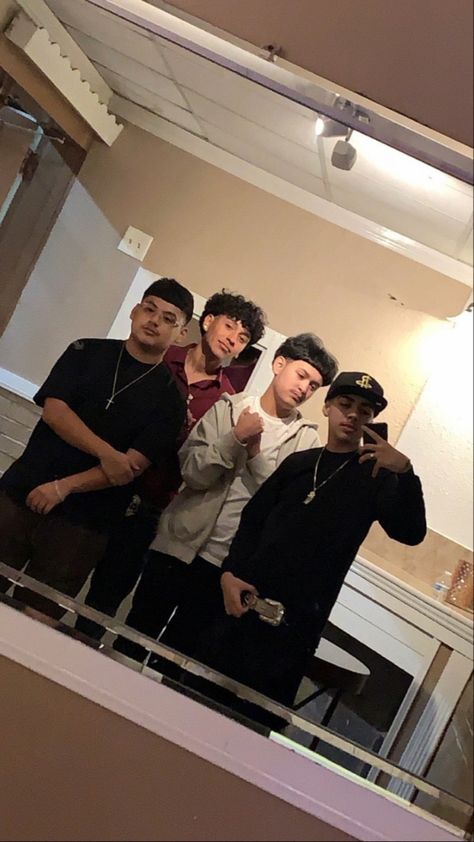 Edgar Group Pic, Edgar Friend Group, Mexican Friend Group, Cute Mexican Boys 11-12, Mexican Teen Boy, Cold Photos, Hood Guys, Hood Mexican Boys, Man Tips