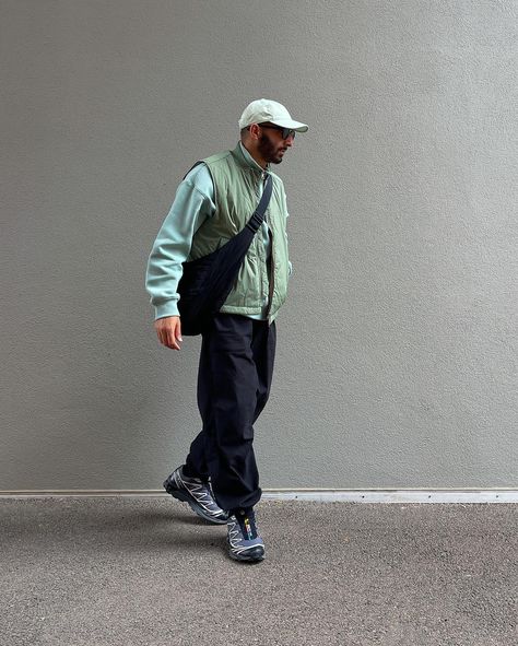 Gorpcore Outfit, Streetwear Men, Blue Fits, Streetwear Men Outfits, May 11, Minimal Fashion, Style Board, Parachute Pants, Street Style