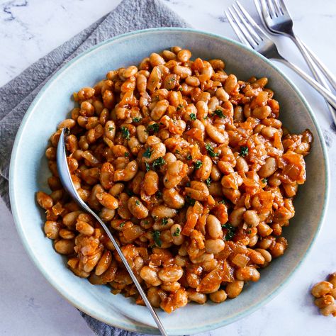 Healthy Baked Beans, Vegetarian Baked Beans, Bbq Beans, Baked Bean Recipes, Vegetarian Bake, High In Fiber, Healthy Baked, Great Northern Beans, Easy Homemade Recipes