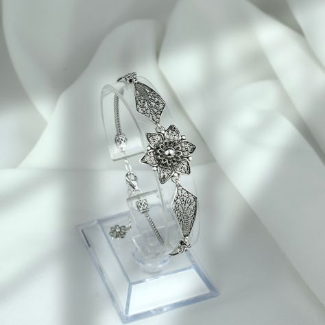 ✨ Unveil elegance on your wrist with our Sterling Silver Lily Flower Woman Link Bracelet! 💐 Handcrafted with exquisite filigree art, this charming piece is the perfect blend of sophistication and style. Ideal for an anniversary gift or simply to treat yourself to something special. Feel the enchantment of timeless beauty. Adjust, adorn, and adore! Find your forever bloom here: https://nuel.ink/onAbjF Don't let this unique piece slip away! 🎁💕 #ElegantJewelry #LilyLove #AnniversaryGiftHer #Ha... Lily Flower Design, Lily Bracelet, Flower Woman, Filigree Bracelet, Floral Jewelry, Sterling Silver Filigree, Floral Jewellery, Lily Flower, Silver Filigree