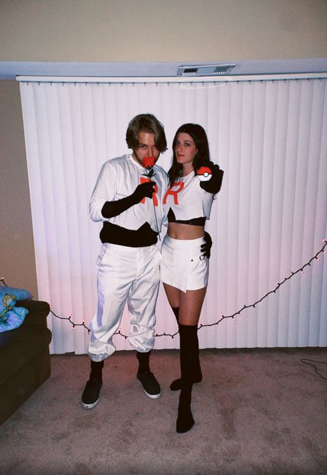 Jessie and James from Pokémon’s Team Rocket Halloween couples costume Jessie And James Halloween Costume, Jessie Team Rocket Costume, Jessie And James Cosplay, Jessie Team Rocket Cosplay, Jessie And James Costume, Jessie Pokemon Cosplay, Gamer Halloween Costumes, Team Rocket Halloween, Rocket Halloween Costume