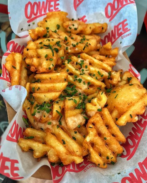 Oowee Diner on Instagram: “Tag someone who LOVES waffle fries! 😍👇🏻 Have you ever tried our garlic butter waffle fries? 🤤 If you love garlic bread, you’ve gotta try…” Waffles Fries, Fries Aesthetic, Gourmet Burger, Waffle Fries, Food Babe, Garlic Fries, Yummy Comfort Food, Garlic Butter, Food Obsession