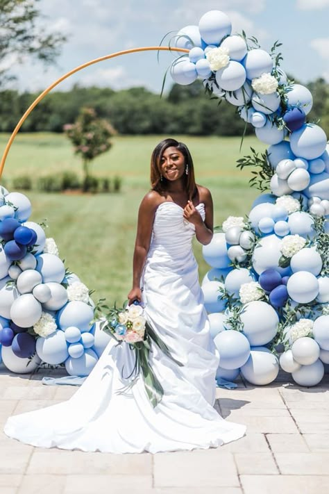 Balloon Arch For Wedding Ceremony, Blue Wedding Balloons, Blue Wedding Balloon Arch, Diy Wedding Balloon Arch, Wedding Balloon Backdrop Ideas, Wedding Balloon Display, Wedding Balloon Decorations Outdoor, Balloon Arch Wedding Ceremony, Wedding Balloon Decorations Receptions