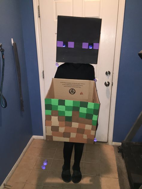 Homemade Minecraft Enderman costume Oliver Costumes, Enderman Costume, Minecraft Halloween Costume, Minecraft Halloween, Minecraft Enderman, Minecraft Costumes, Cute Group Halloween Costumes, Benjamin Bunny, Diy Halloween Costumes For Kids