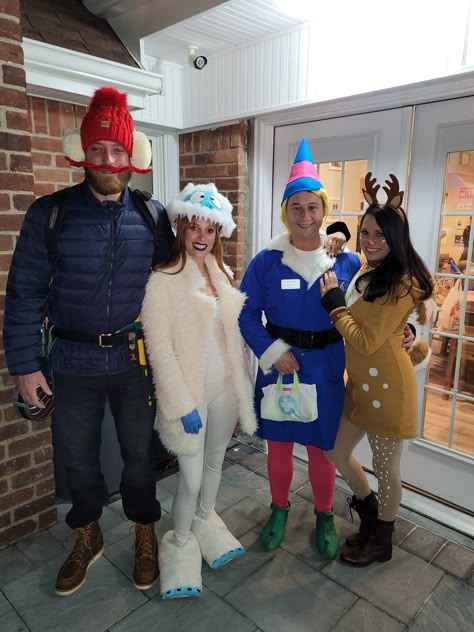 Christmas Vacation Family Costumes, Ridiculous Christmas Outfits, Christmas Vacation Costumes Diy, Christmas Movie Characters Costumes Diy, Christmas Vacation Costumes Todd And Margo, Christmas Movie Costume Ideas, National Lampoon Christmas Party Costumes, Group Christmas Costumes, Christmas Costume Ideas