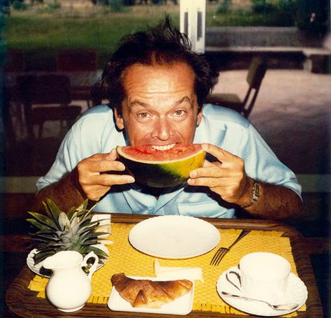 Jack Nicholson Eating Watermelon, People Eating, Jack Nicholson, Morning Humor, Om Nom, Melon, Glass Of Milk, Filmmaking, Nom Nom