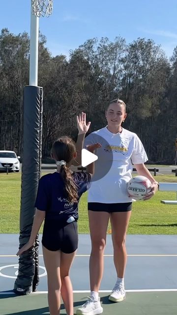 PlayBook Coach on Instagram: "@reilleybatchy shares an easy shooting drill to take into your next session 🏐✨ #playbetter #netball #netballshooting #netballdrills #coach" Netball Tips And Tricks, How To Get Better At Netball, Netball Workout, Netball Umpire, Netball Tips, Netball Aesthetic, Netball Outfits, Netball Drills, Crazy Catch