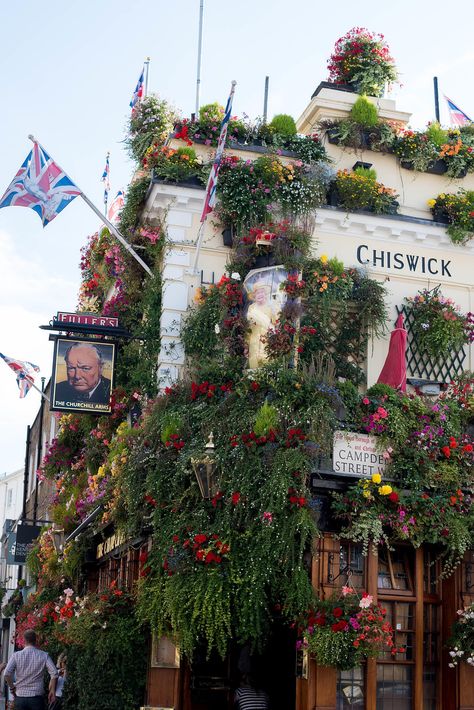 London || The Churchill Arms Churchill Arms London, Chiswick London, Uk Summer, Fallen London, Uk Holidays, Kensington London, London Christmas, London Food, English Countryside