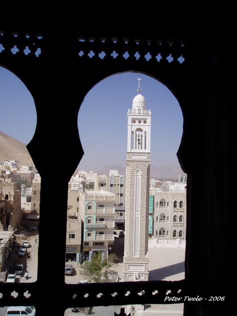 Seiyun, Hadramaut, Yemen - photo by Peter Twele http://petertwele.com/ Tarim Hadramaut Yemen, Tareem Yemen, Tarim Hadramaut Wallpaper, Afghanistan Culture, Masjid Nabawi, Arabian Peninsula, Western Asia, Arabian Sea, Flower Iphone Wallpaper