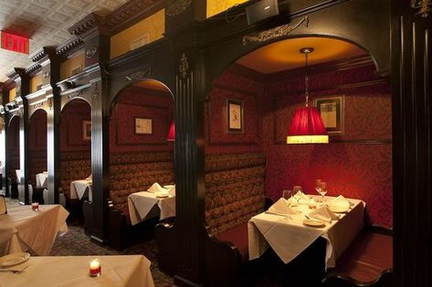 Can one build a vintage steakhouse private dining booth into a desert house? Booth Dining, New York City Bars, Dining Booth, Midtown Nyc, New York City Pictures, New York Theater, Rooftop Dining, Sports Bars, Classic Restaurant