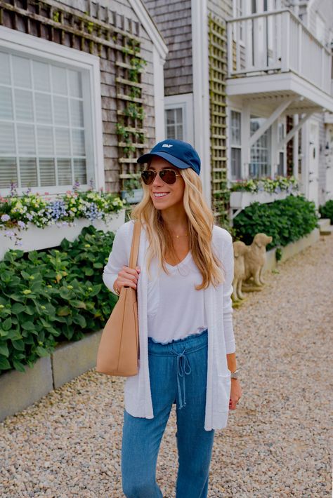 Casual Summer Style (Nantucket #ootd!) Nantucket Outfit September, Nantucket Fashion, Nantucket Outfit, Marthas Vineyard Outfit, Nantucket Style Clothing, Vineyard Outfit, Coastal Fashion, Nantucket Style, Summer Closet