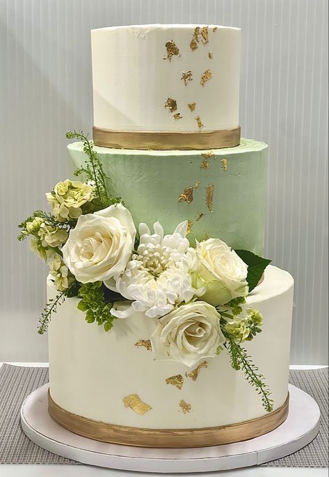 Sage Green Three Tier Cake, Green Quinceanera Theme Cake, Sage Quince Cake, Cake Designs For Quinceanera, Wedding Cake Ideas Green, Sage Green Cakes, Sage Cakes, Sage Green Cake Ideas, Cake Ideas Green