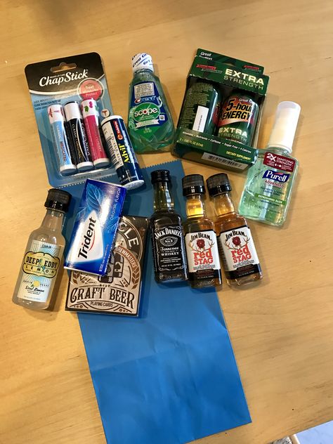 Bachelor party goodie bag Mens Goodie Bag Ideas, Mens Party Favors, Alcohol Goodie Bags, Bachelor Party Bags, 21st Birthday Party Favors Goodie Bags, Prom Goodie Bags Ideas, Bachelor Party Goodie Bags, Bachelor Party Gift Bags, Group Trip Gift Bags