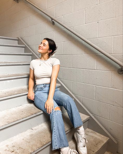 Insta instagram pose pictures ideas stair sitting neutral outfit fit aesthetic trendy Sitting In Car Poses Instagram, Stairs Pose Ideas, Stairs Aesthetic, Stairs Photography, Cafe Photos, Fit Aesthetic, Airplane Outfits, Car Poses, Fits Aesthetic