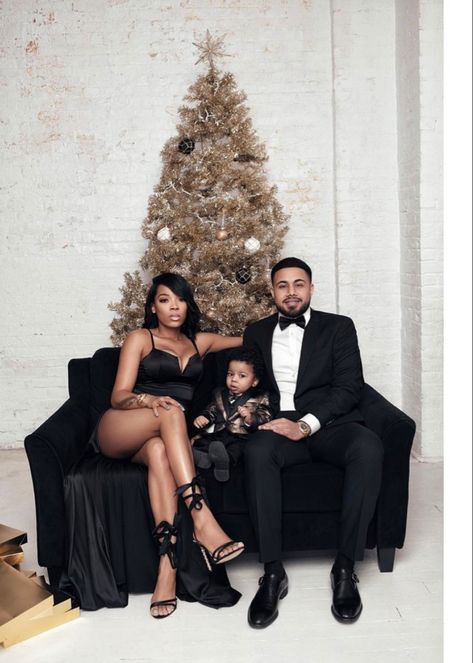 Black Formal Family Pictures, Black Holiday Photos, Burberry Christmas Pictures, Black Tie Christmas Pictures, Family Christmas Pictures Elegant, Black Family Of 3 Photoshoot, All Black Christmas Photoshoot, Family Christmas Photoshoot Ideas Black, Black Family Photoshoot Christmas