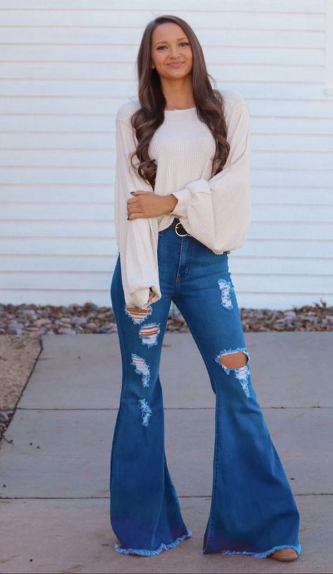 Bell Bottom Outfits, Bell Bottom Jeans Outfit, Cute Cowgirl Outfits, For School, Southern Outfits, Estilo Hippy, Country Style Outfits, Western Wear Outfits, Cute Country Outfits