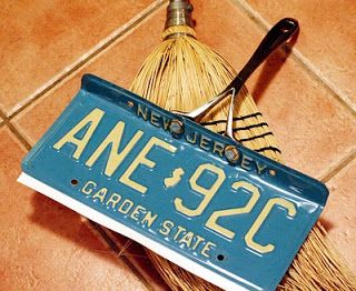 License Plates Diy, License Plate Crafts, Idea Man, Hall Entrada, Rock Room, Old License Plates, Antique Stuff, Licence Plates, License Plate Art