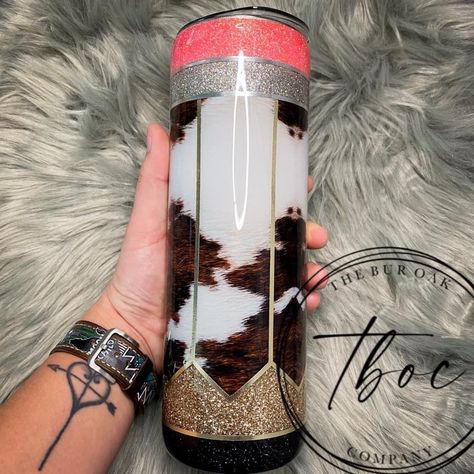 Cross Tumbler Ideas, Pencil Tumbler, Epoxy Cups, Glitter Tumbler Cups, Cup Designs, Glitter Tumblers, Custom Tumbler Cups, Cup Ideas, Tumbler Cups Diy