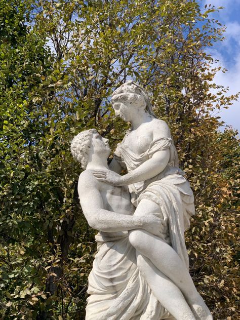 Lovers Statue, Greek Love, Carrying Positions, Couple Sculpture, Love Statue, Ancient Greek Sculpture, Blush Wallpaper, Greek Statues, Ap Studio Art