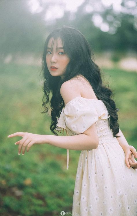 Kpop Garden Photoshoot, Dreamy Ethereal Photoshoot, Senior Picture Ideas Asian, Purity Photoshoot, Dreamy Photoshoot Fairytale, Gazebo Photoshoot, Fairy Concept Photoshoot, Asthetic Photos Poses, Photoshoot Concept Outdoor