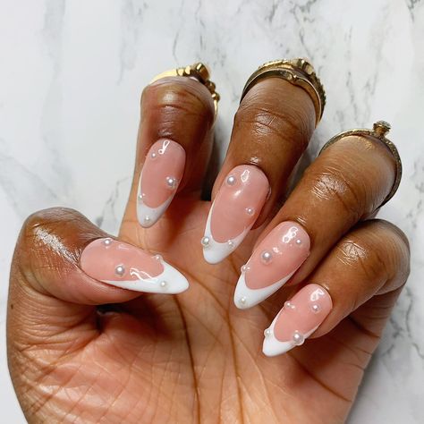 Almond shaped nails with pearl design.

Keywords: almond nails, pearl Nails Kurz, Pearls Nails, Chrome Almond, Nails With Pearls, 22 Nails, Nails Pearl, Short Red Nails, White Almond Nails, Pearl Chrome